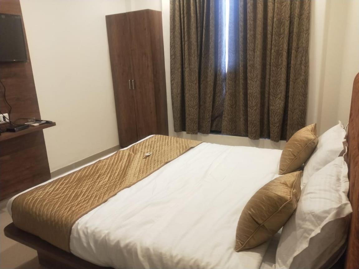 Hotel Sai Krupa Ahmadabad Zewnętrze zdjęcie