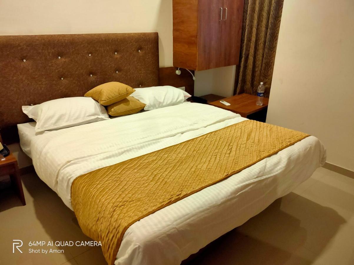 Hotel Sai Krupa Ahmadabad Zewnętrze zdjęcie